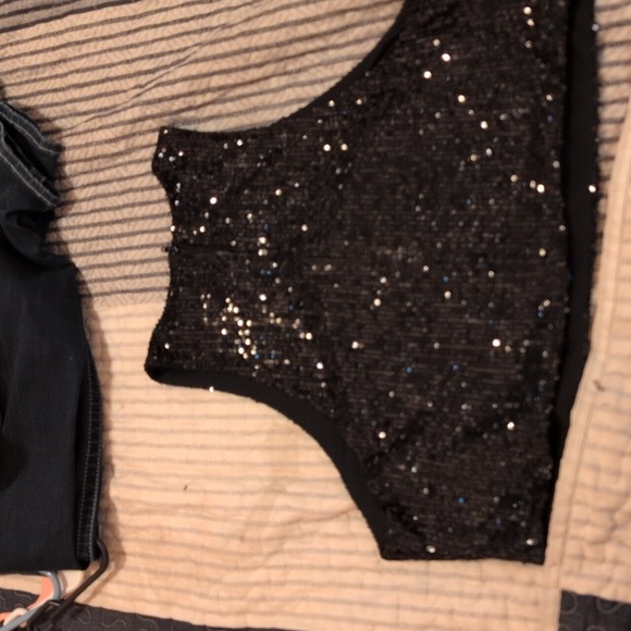 Black sequence crop top - Picture 2 of 4